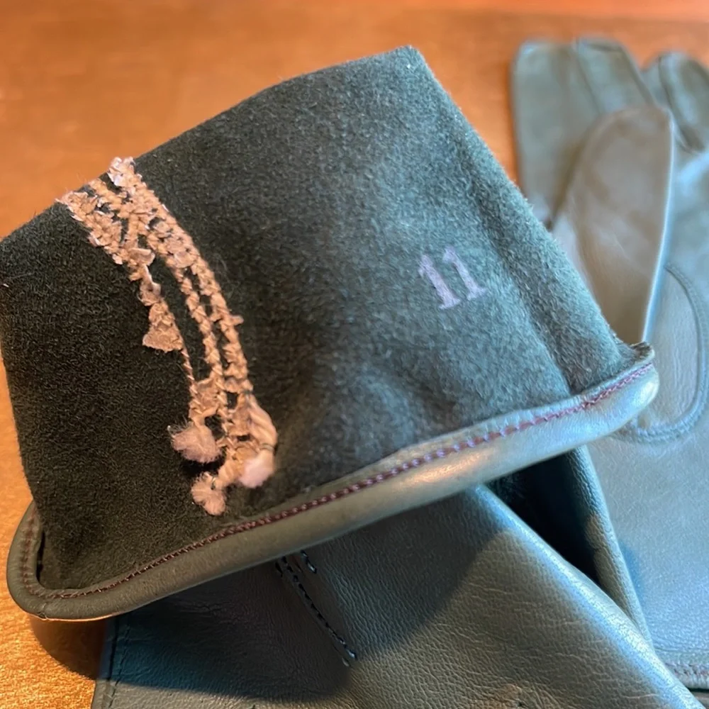 Italian Lambskin Leather Gloves / Lightly Worn!